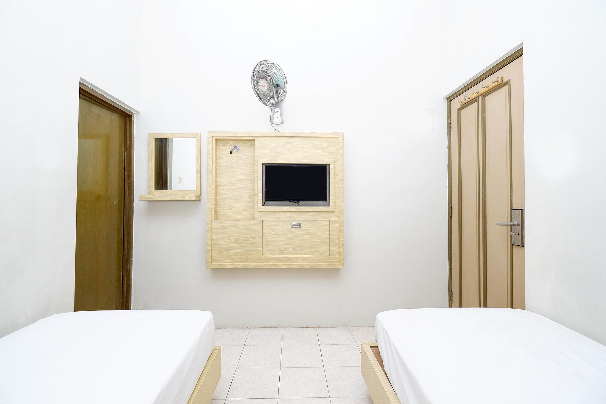Super Oyo 2436 Kencana Hotel