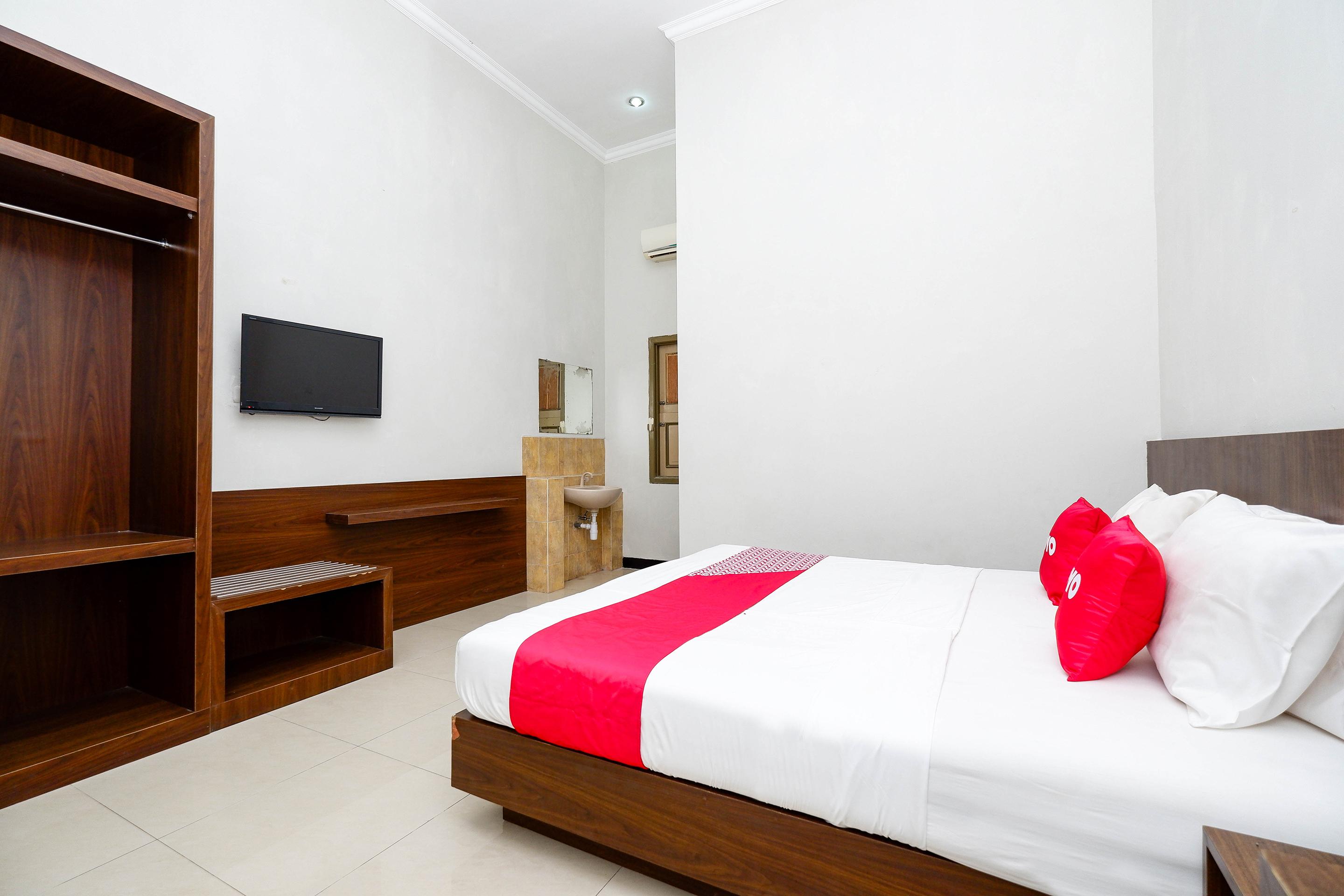 Super Oyo 2436 Kencana Hotel Tegal (Central Java)