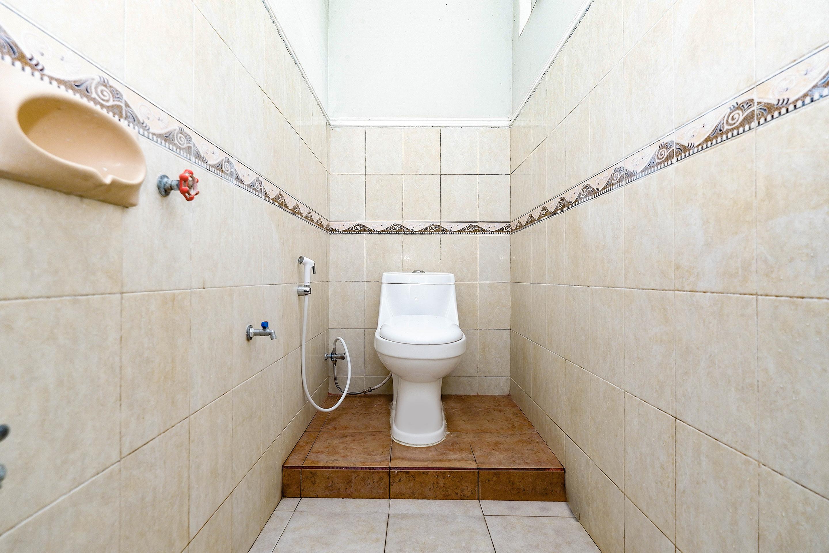 Super Oyo 2436 Kencana Hotel 2*