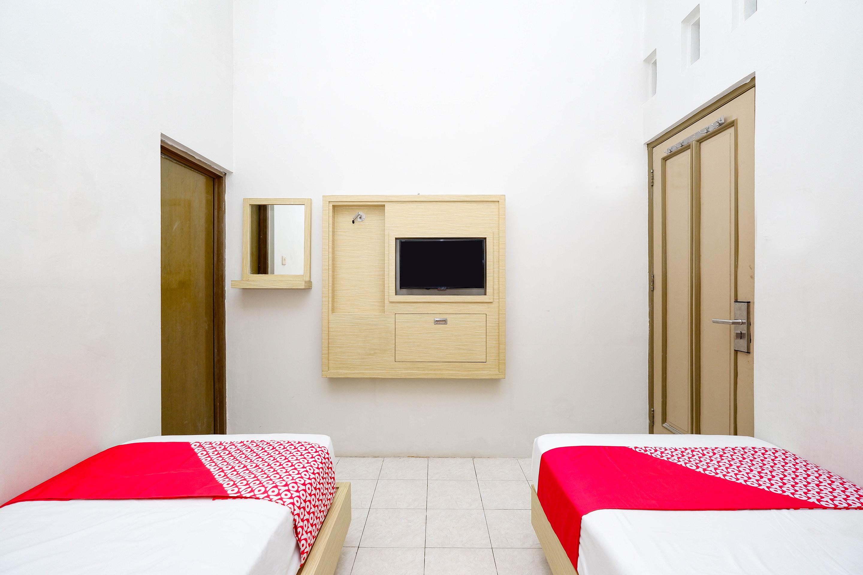 Hotel Super Oyo 2436 Kencana Tegal (Central Java)