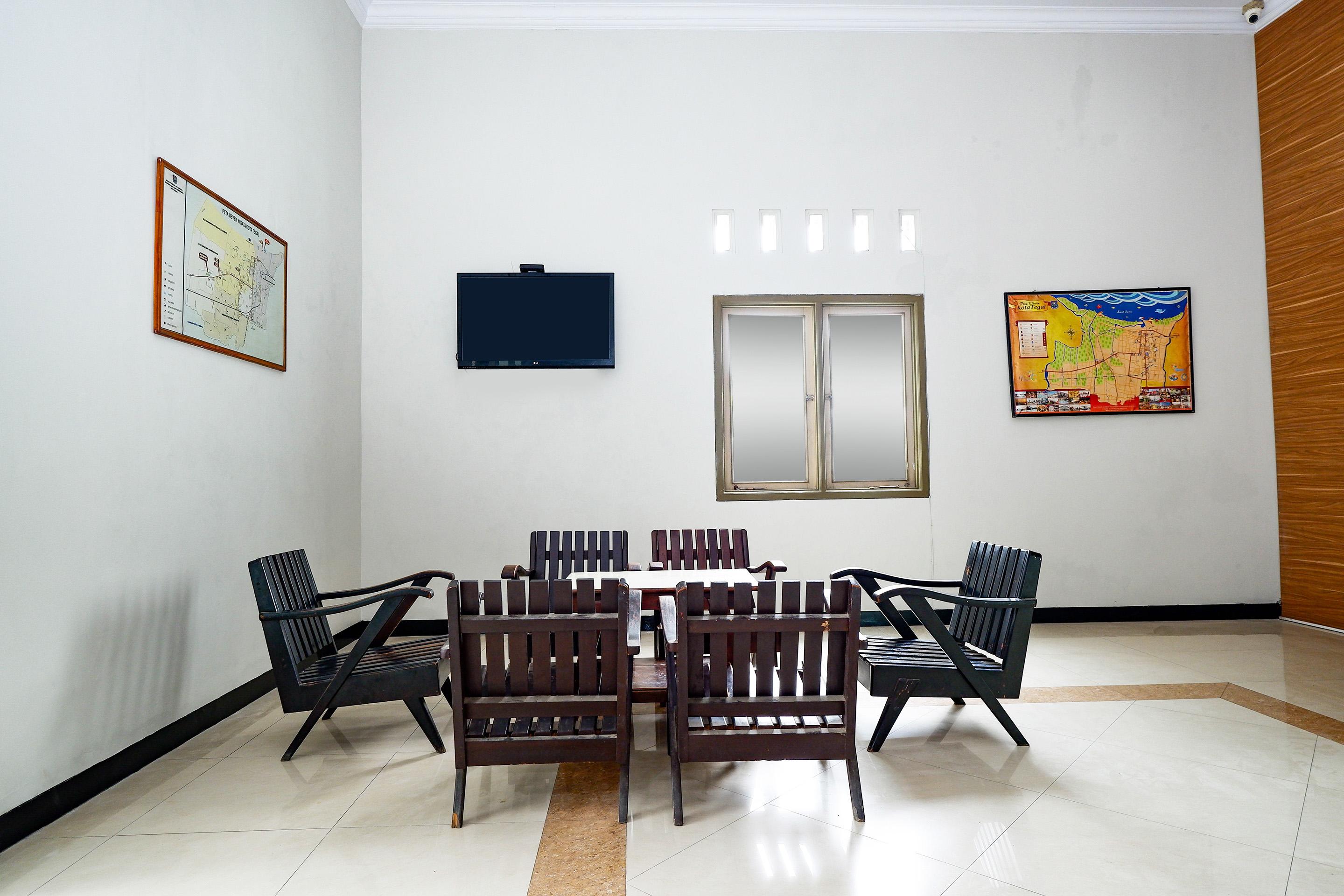 Super Oyo 2436 Kencana Hotel Tegal (Central Java)